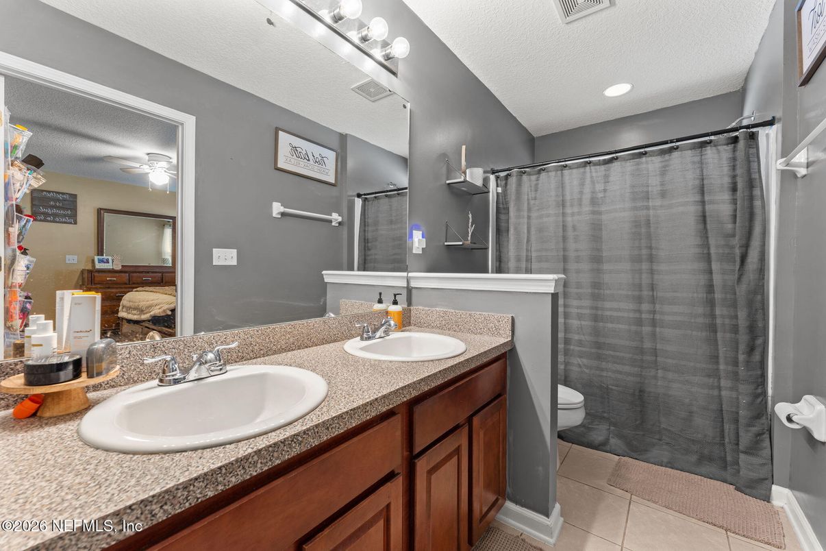 Bathroom, Dual Sink Vanities, Interior, Recessed Lighting