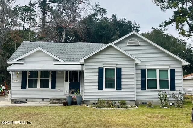 Exterior, Facade, Ranch