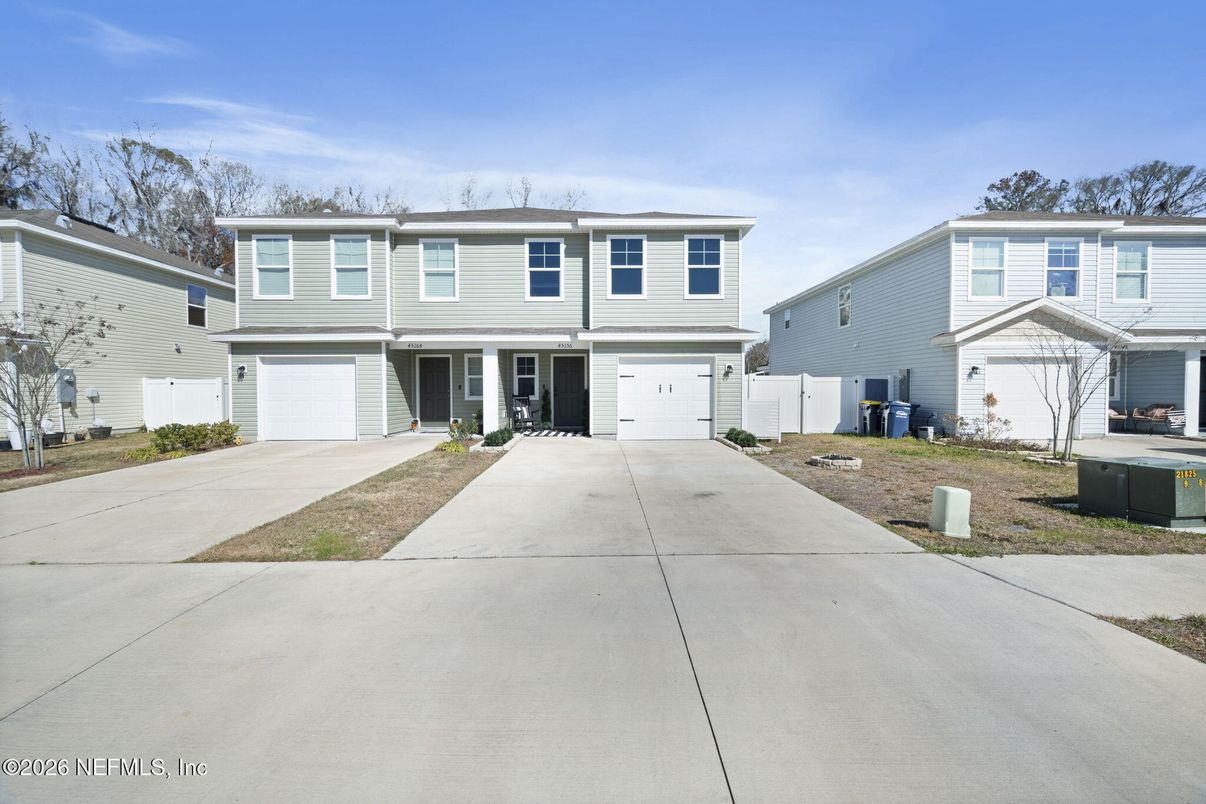 Attached, Exterior, Facade, Raised Ranch