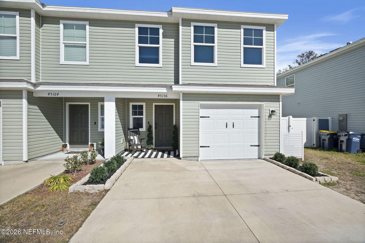 Attached, Exterior, Facade, Rowhouse