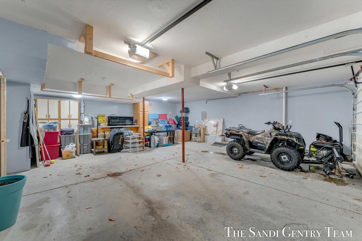 Garage, Interior