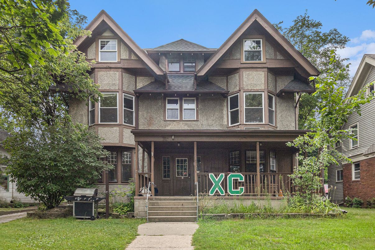 Exterior, Facade, Queen Anne Victorian