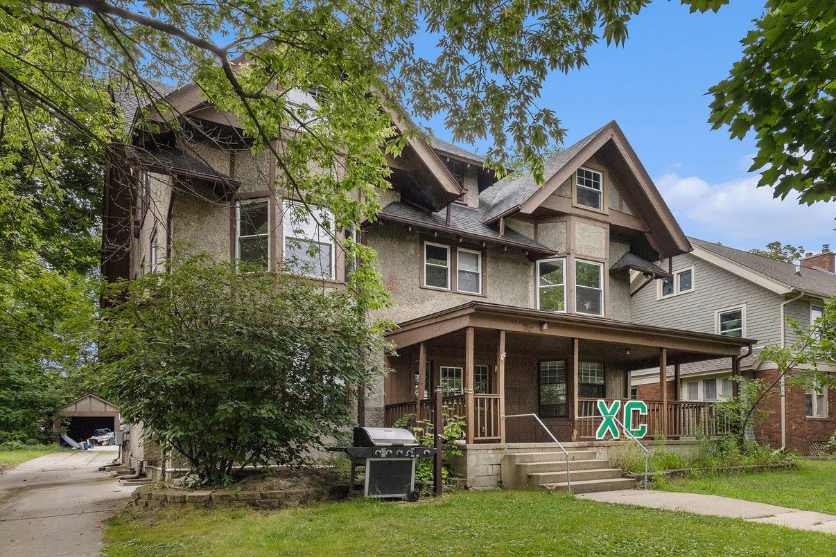 Exterior, Facade, Queen Anne Victorian