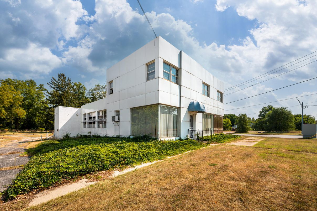 Backyard, Exterior, Facade, Modern