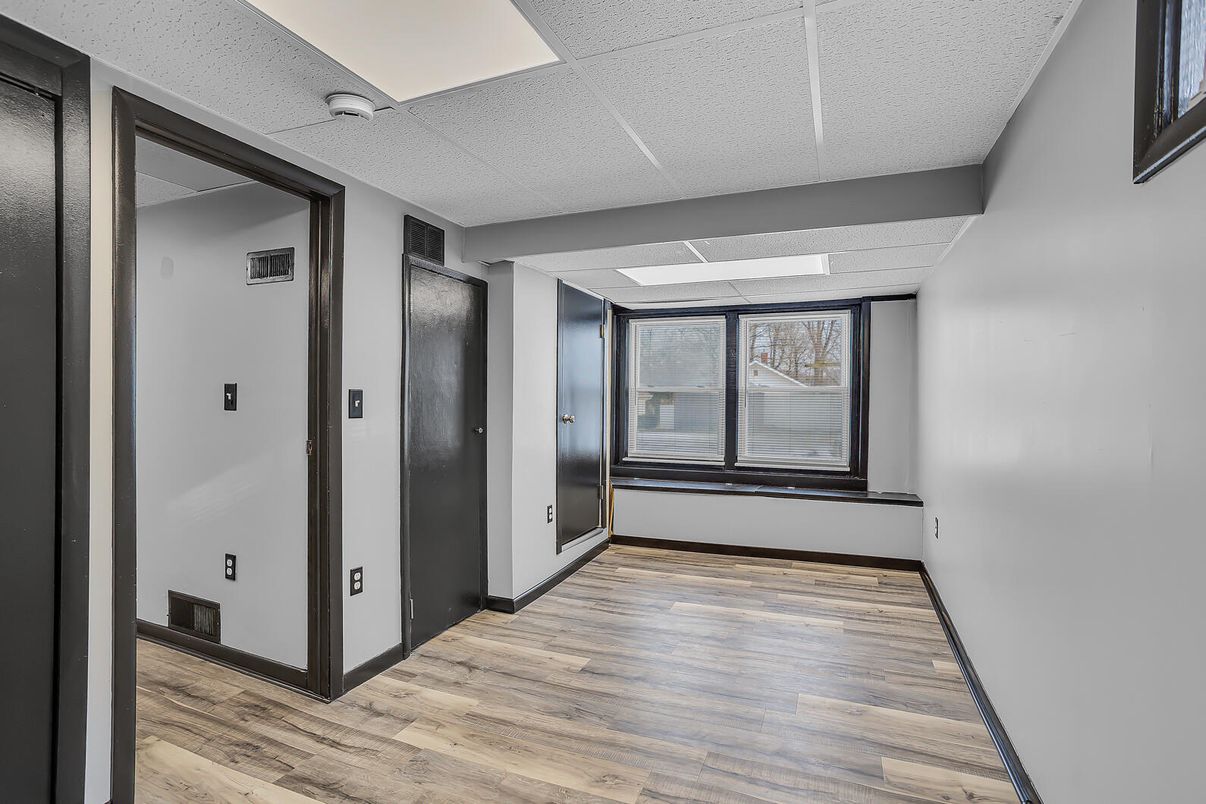 Elevator, Interior, Wood Texture Flooring