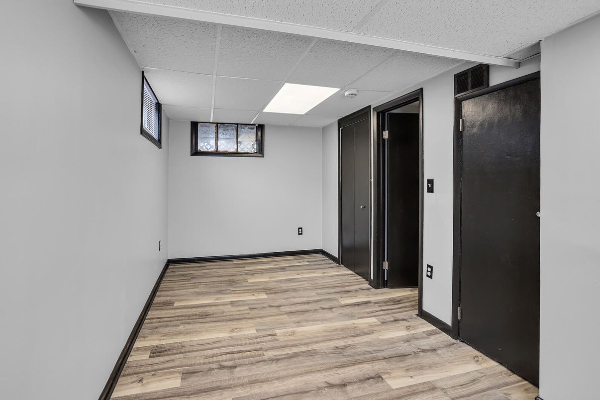 Elevator, Interior, Wood Texture Flooring