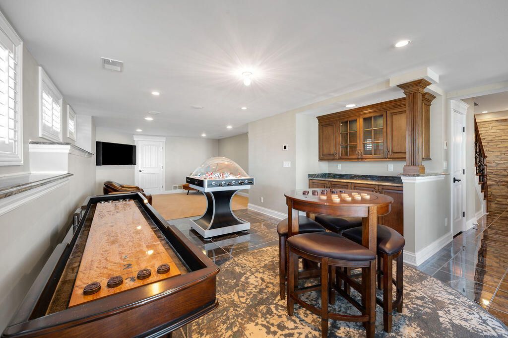 Game Room, Interior, Recessed Lighting