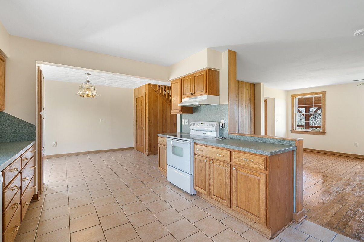 Chandelier, Interior, Kitchen, Wood Texture Flooring