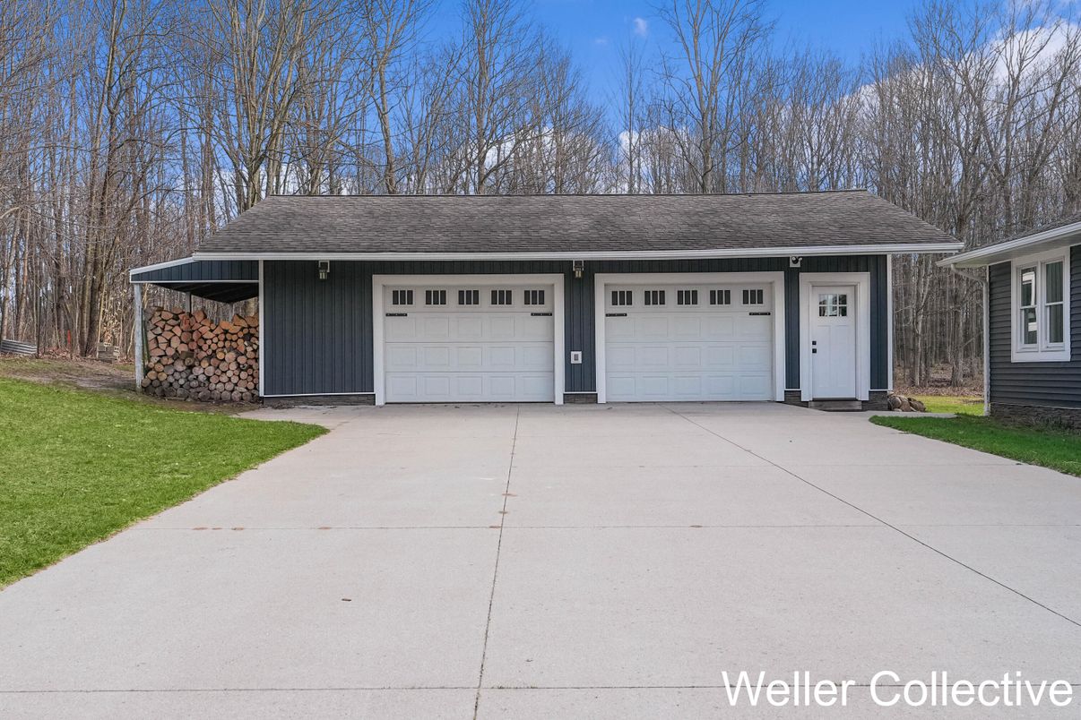 Attached, Exterior, Facade, Ranch