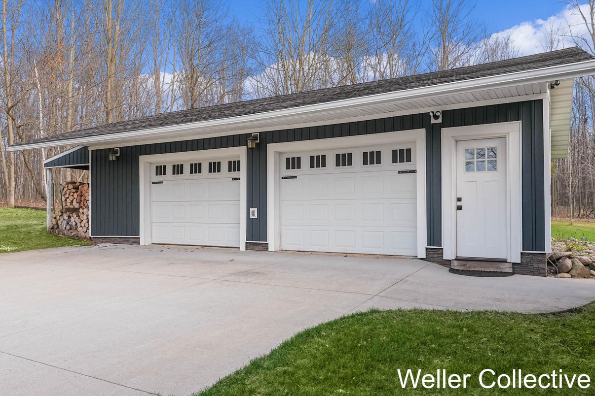 Detached Garage, Exterior