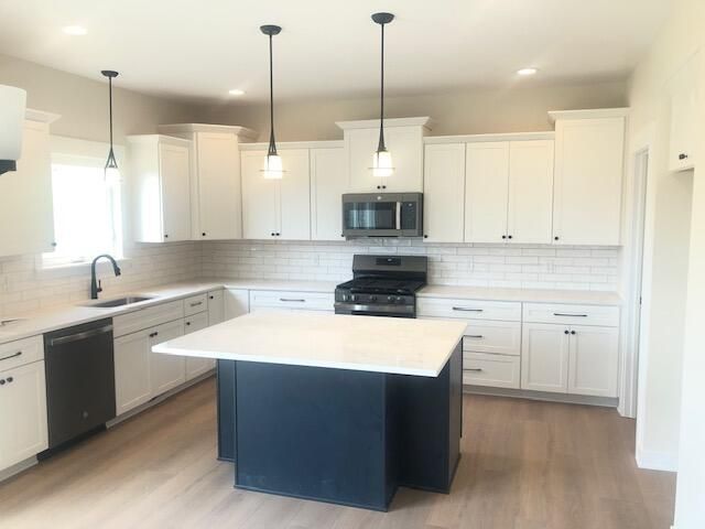 Interior, Kitchen, Pendant Lights, Recessed Lighting, Wood Texture Flooring
