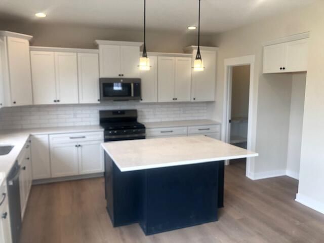 Interior, Kitchen, Pendant Lights, Recessed Lighting, Wood Texture Flooring