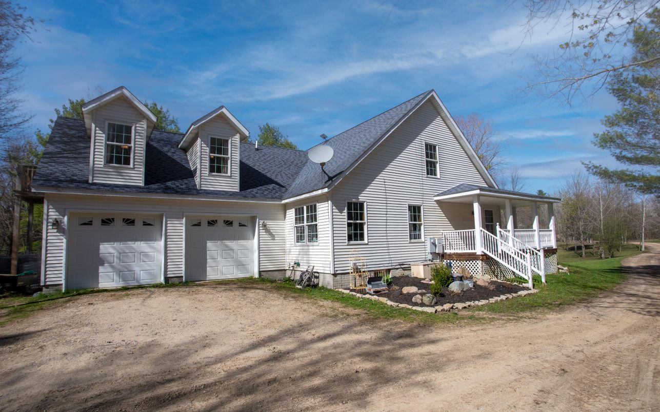 Attached, Exterior, Facade, Farmhouse