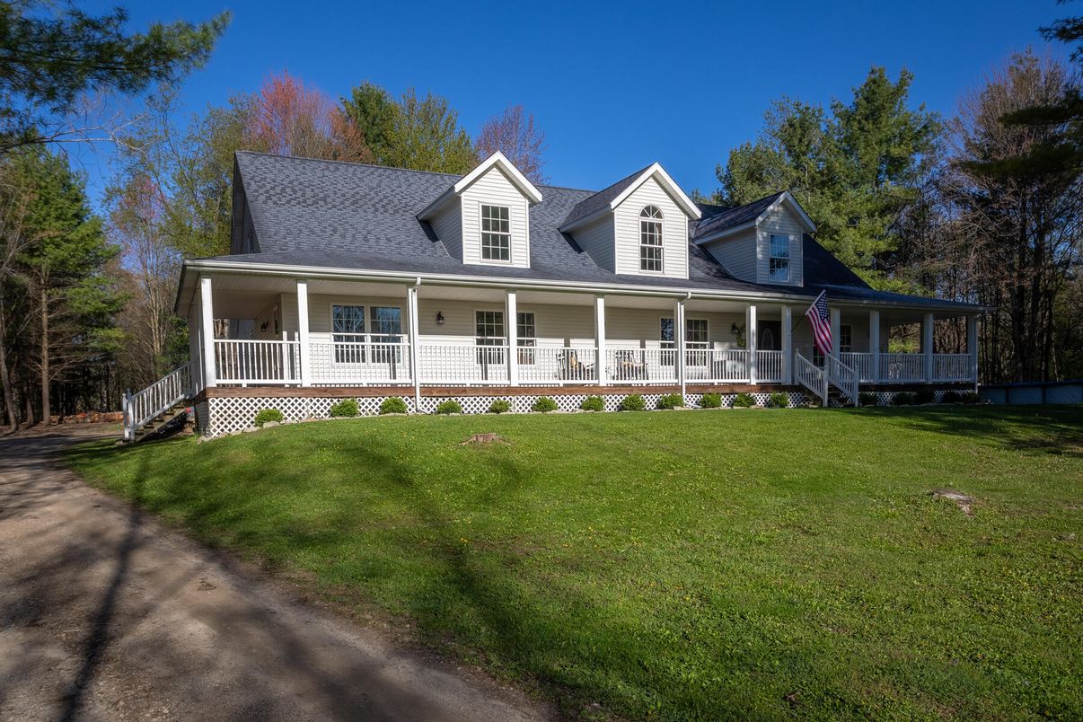 Backyard, Exterior, Facade, Cape Cod