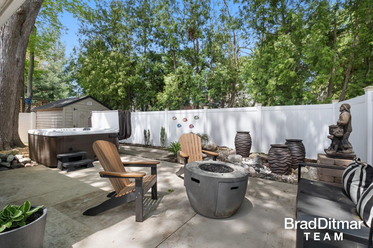 Exterior, Hot Tub