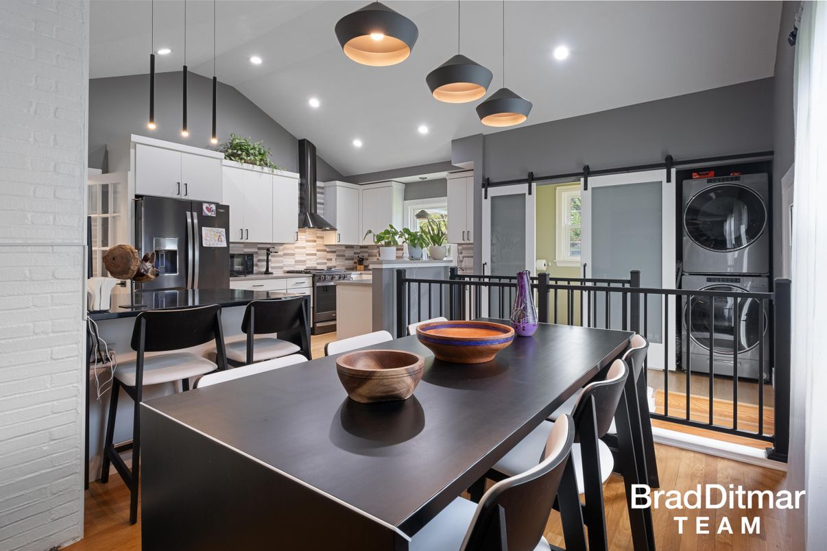 Dining room, Interior, Kitchen, Pendant Lights, Recessed Lighting, Wood Texture Flooring