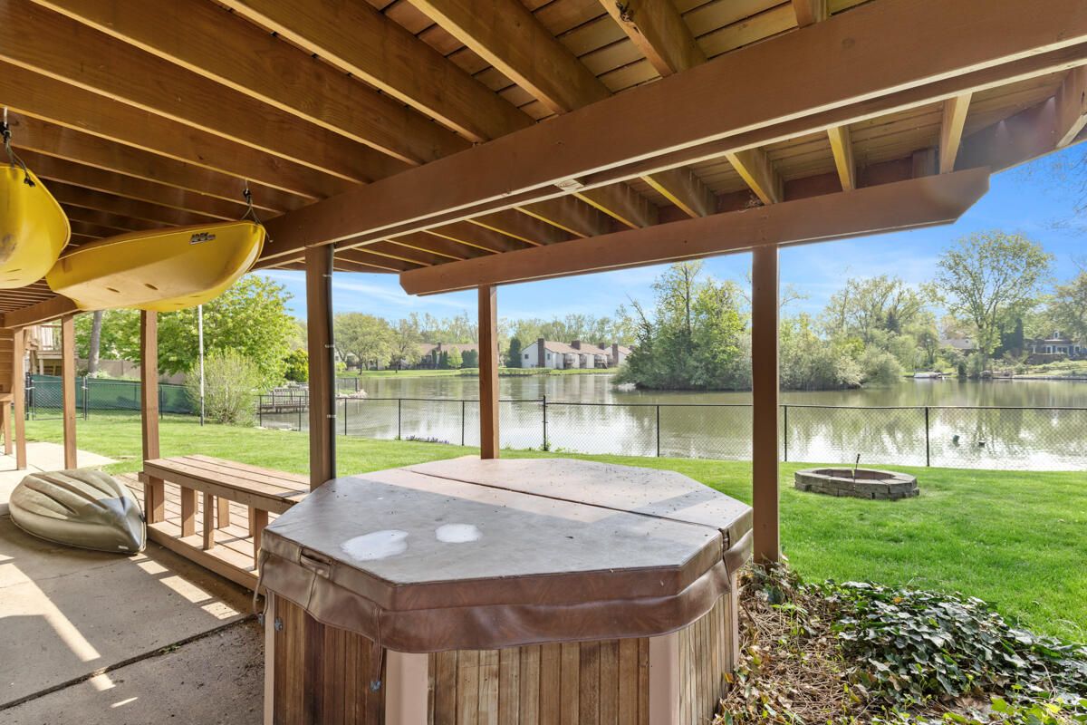 Exterior, Hot Tub, Water