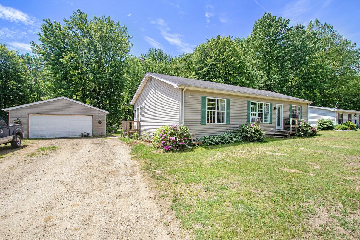 Backyard, Detached Garage, Exterior