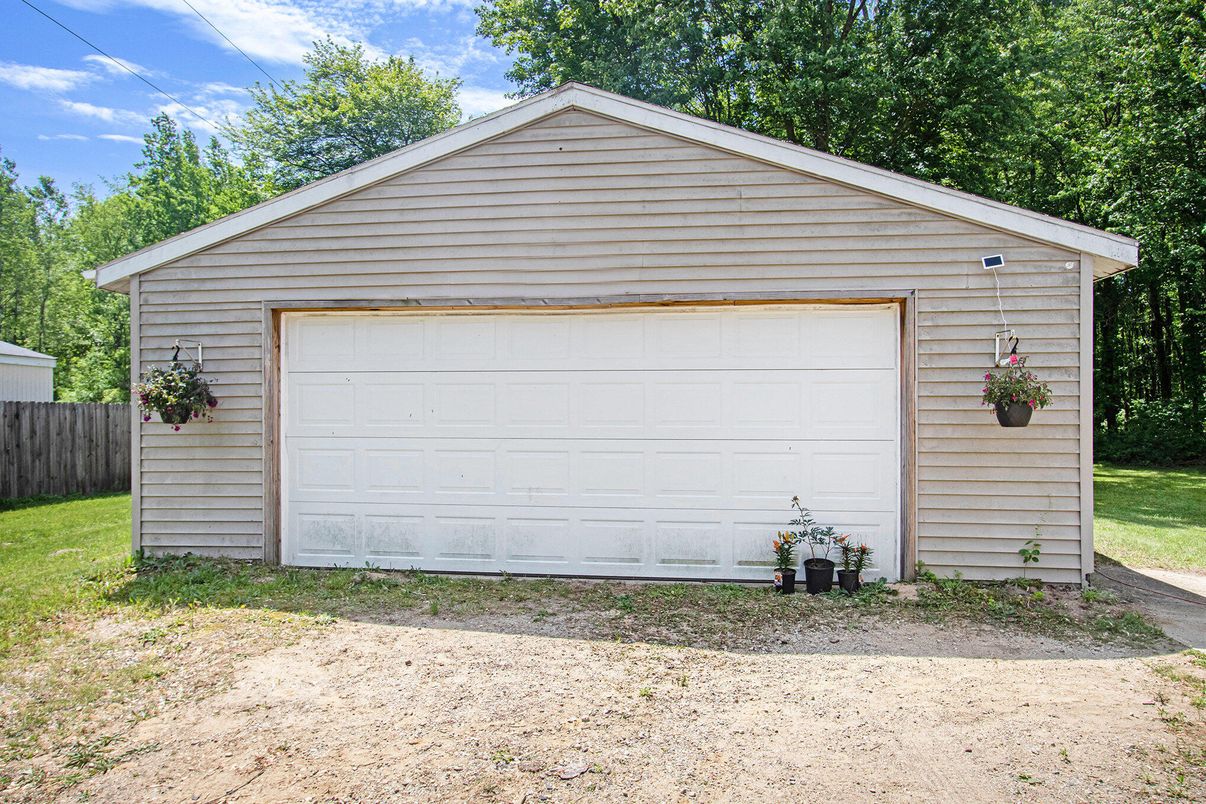 Detached Garage, Exterior
