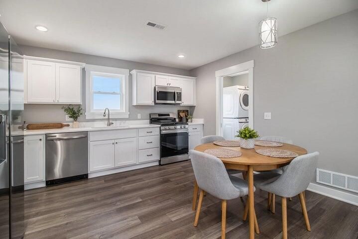 Dining room, Interior, Kitchen, Pendant Lights, Recessed Lighting, Stainless Steel Appliances, Wood Texture Flooring