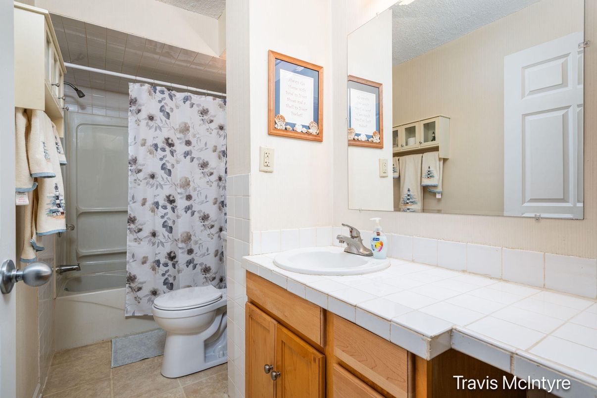 Bathroom, Interior, Tile Countertops