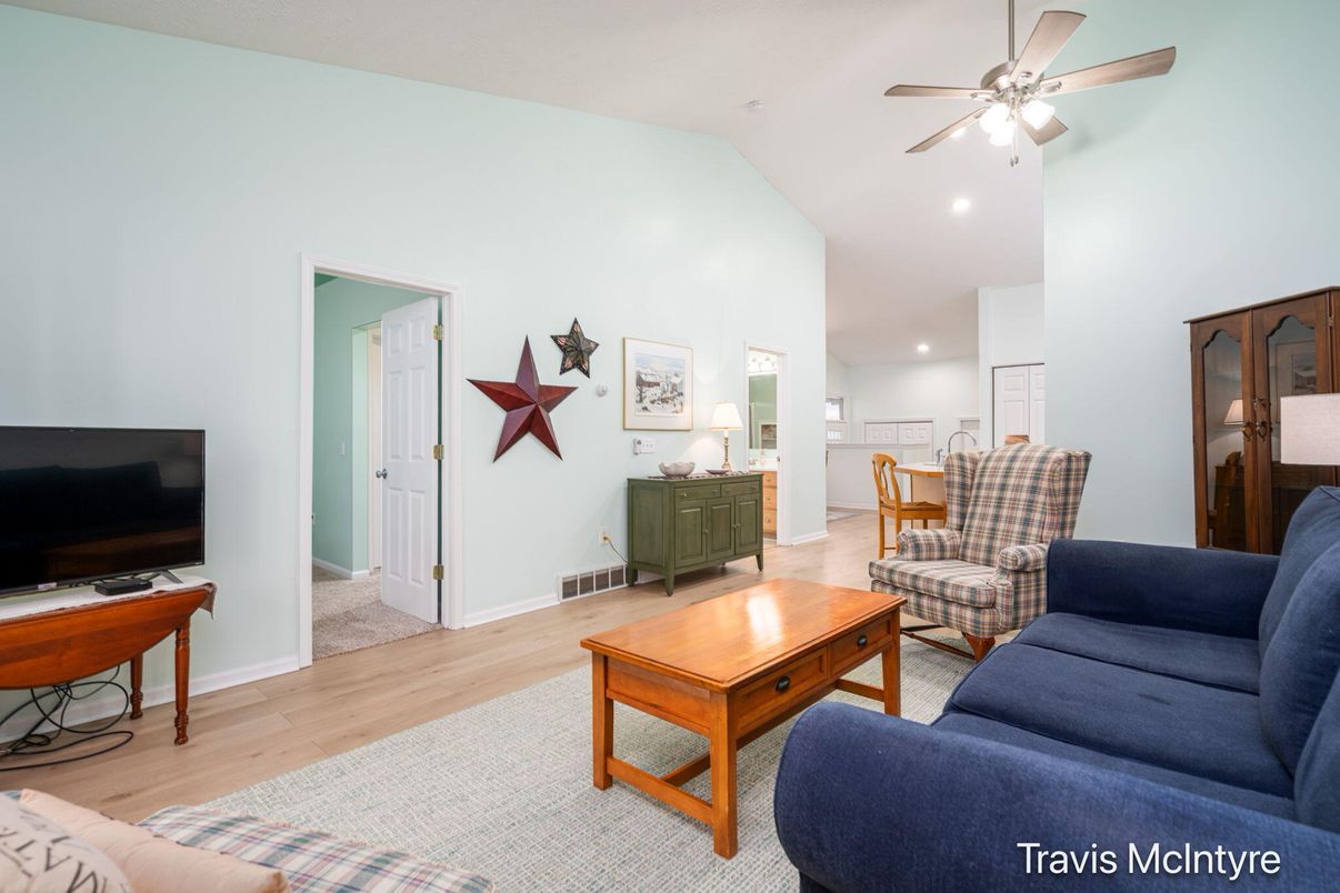 Interior, Living room, Recessed Lighting, Wood Texture Flooring