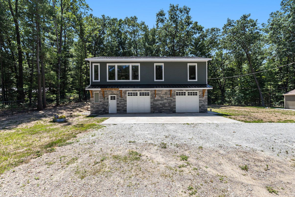 Attached, Exterior, Facade, Raised Ranch