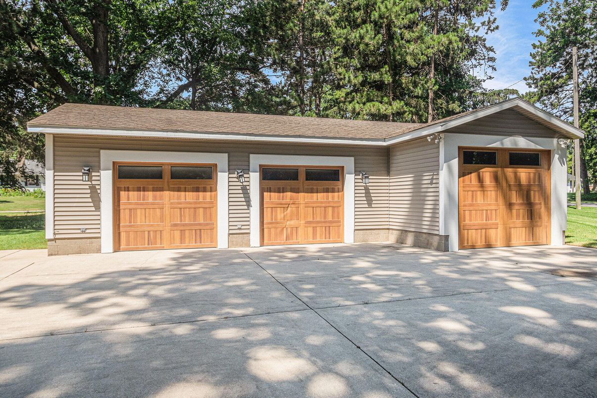 Detached Garage, Exterior