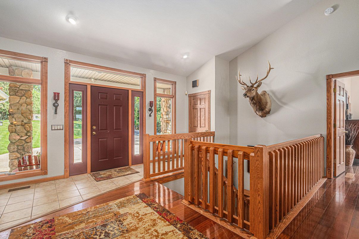 Interior, Recessed Lighting, Wood Texture Flooring