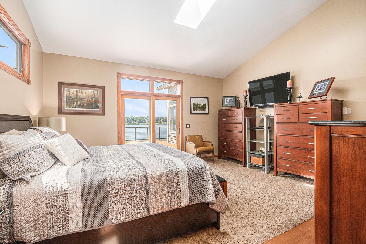 Bedroom, Interior, Water
