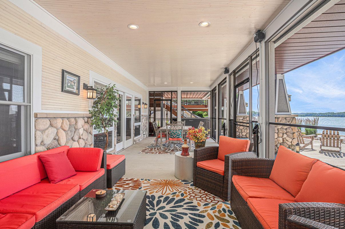 Interior, Living room, Recessed Lighting, Sun Room, Water