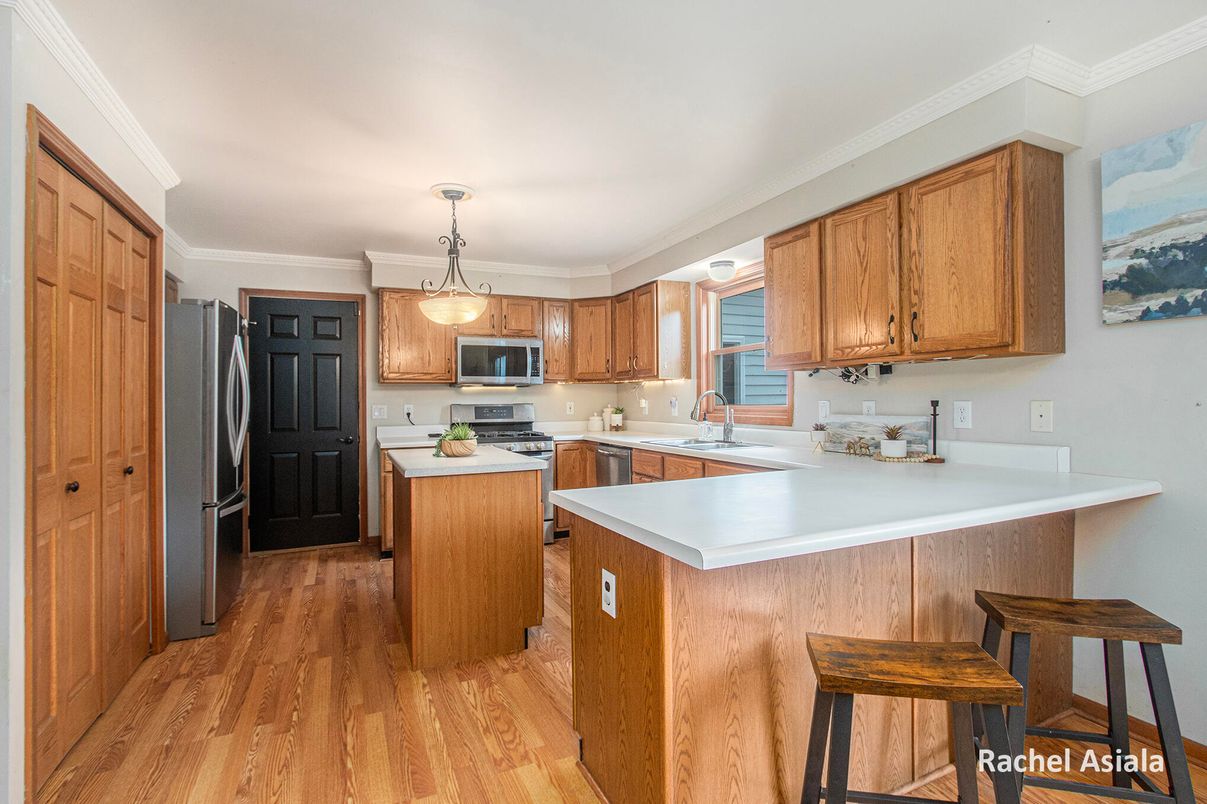 Interior, Kitchen, Pendant Lights, Wood Texture Flooring