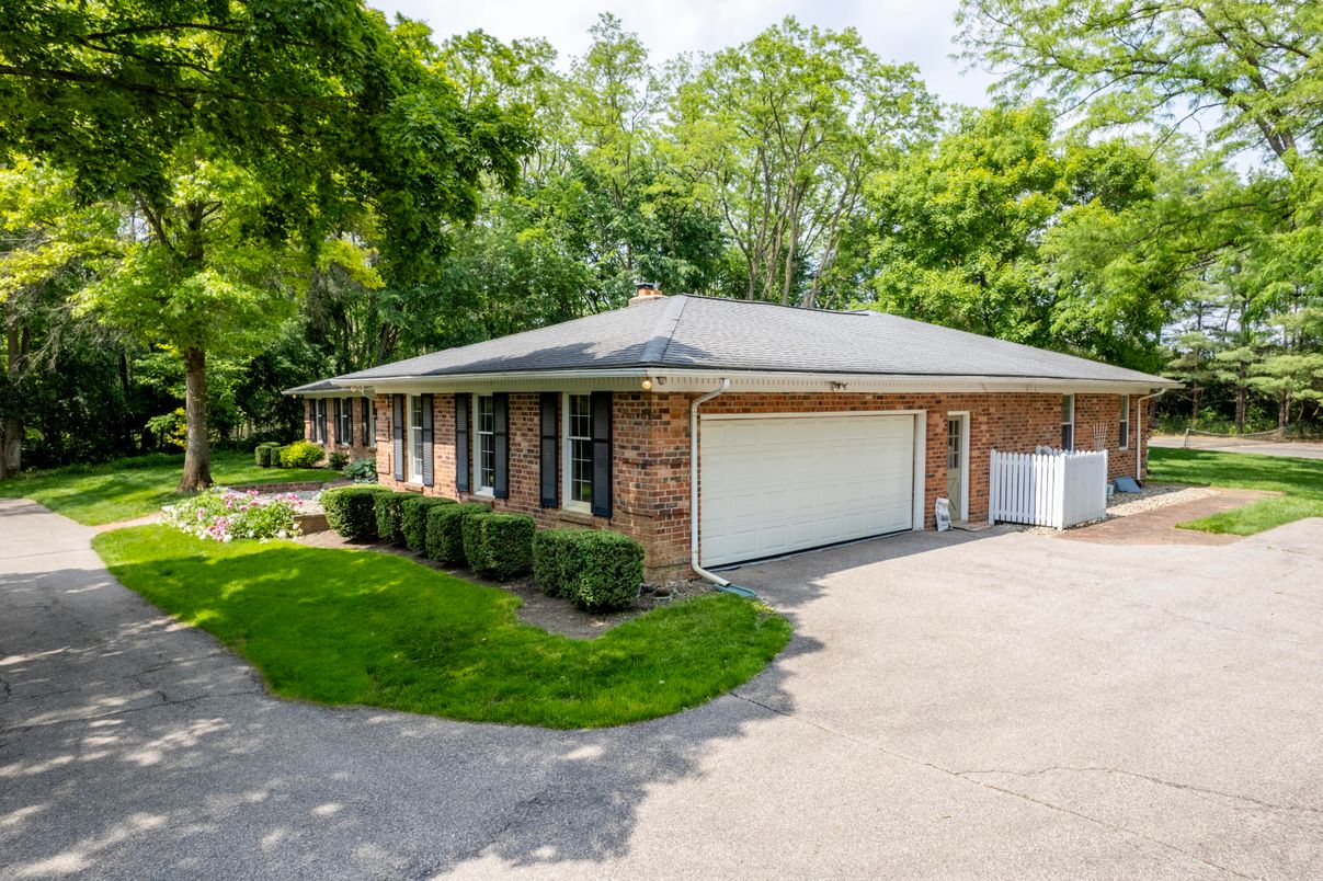 Attached, Exterior, Facade, Brick Facade, Ranch