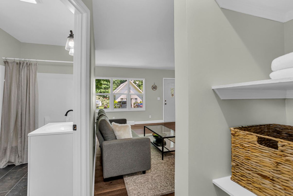 Interior, Living room, Pendant Lights, Wood Texture Flooring