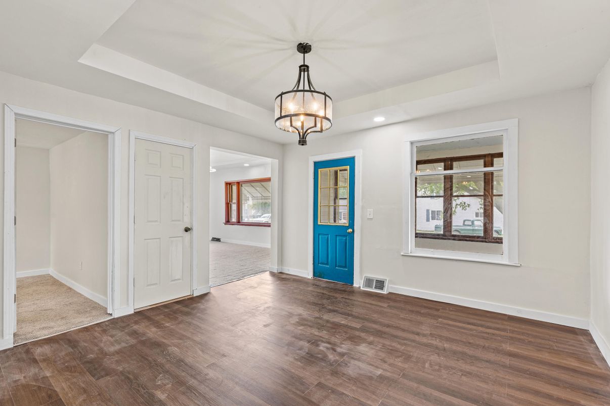 Interior, Pendant Lights, Recessed Lighting, Wood Texture Flooring