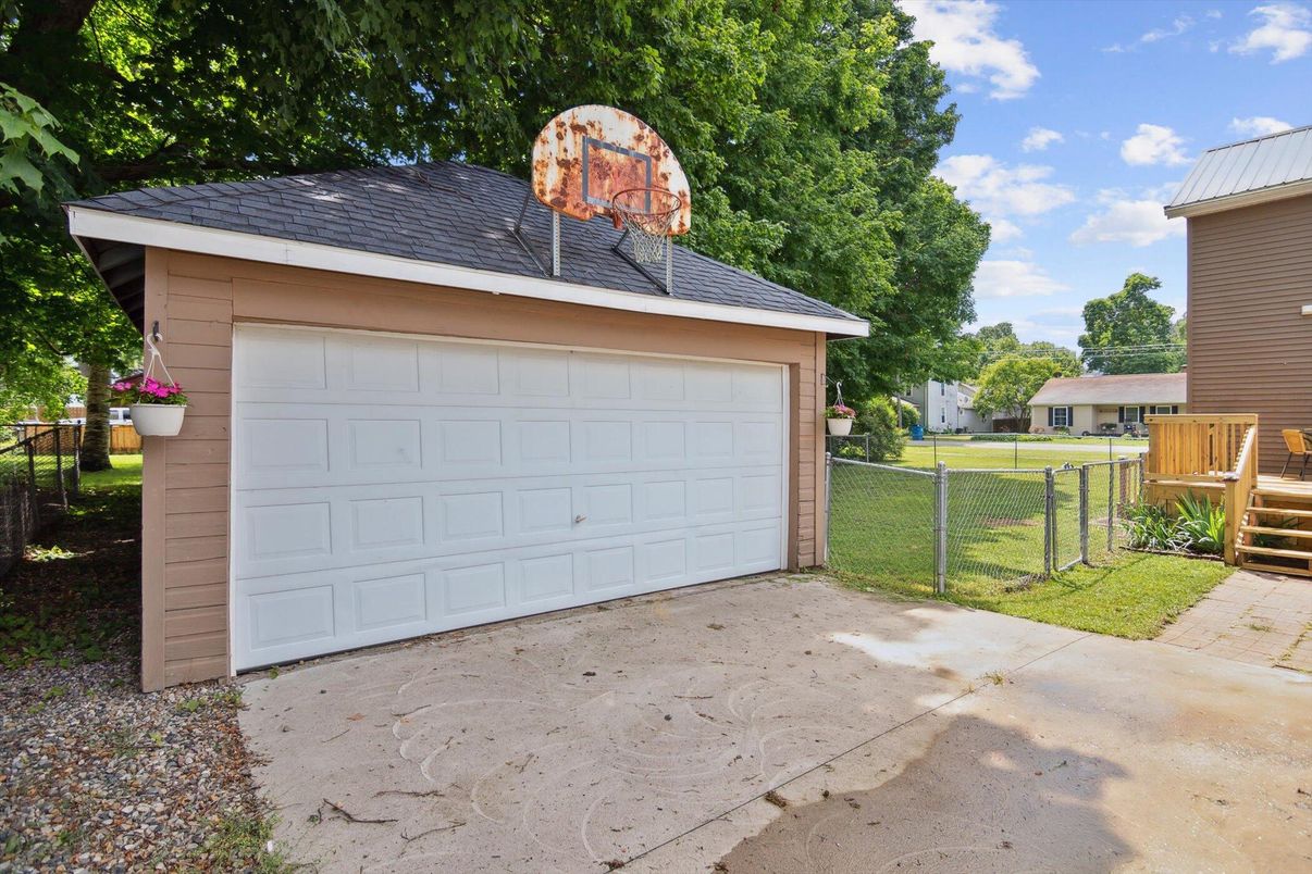 Detached Garage, Exterior