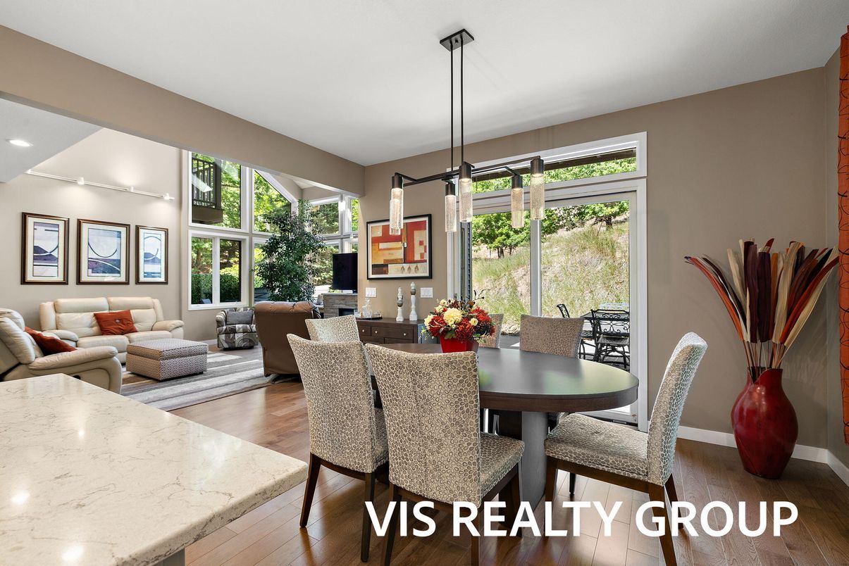 Dining room, Interior, Living room, Pendant Lights, Recessed Lighting, Wood Texture Flooring