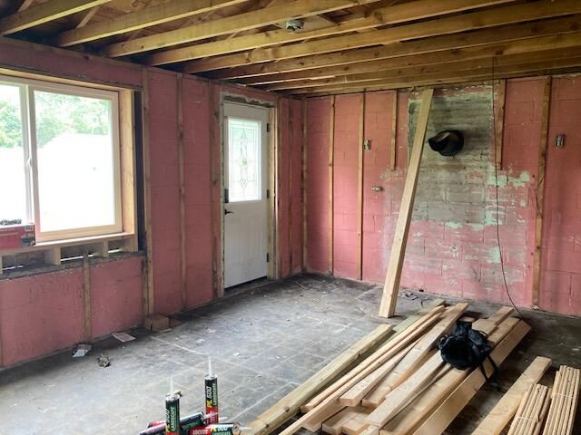 Empty room, Interior, Wooden Beams, Wooden Walls