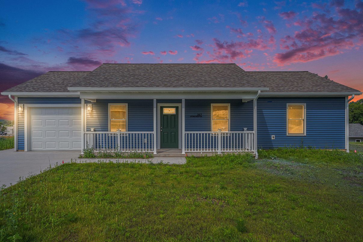 Attached, Exterior, Facade, Ranch