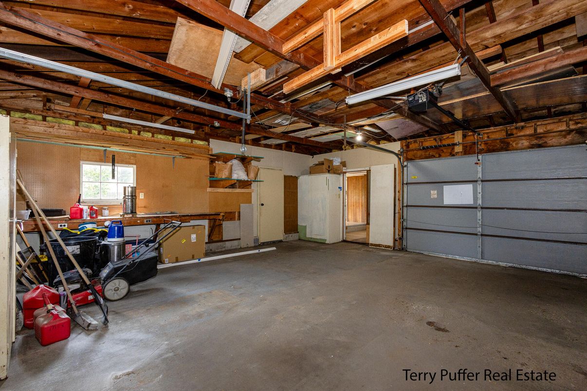 Garage, Interior, Wooden Beams, Wooden Ceilings