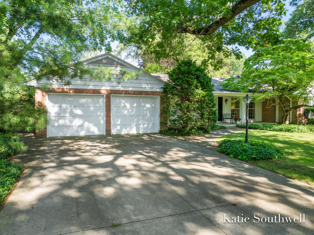 Detached Garage, Exterior