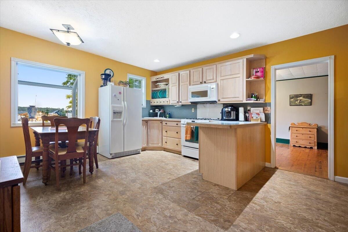 Dining room, Interior, Kitchen, Recessed Lighting, Wood Texture Flooring