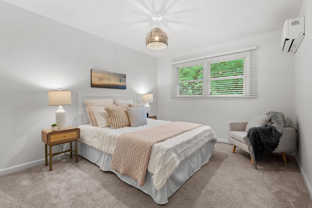 Bedroom, Interior, Pendant Lights