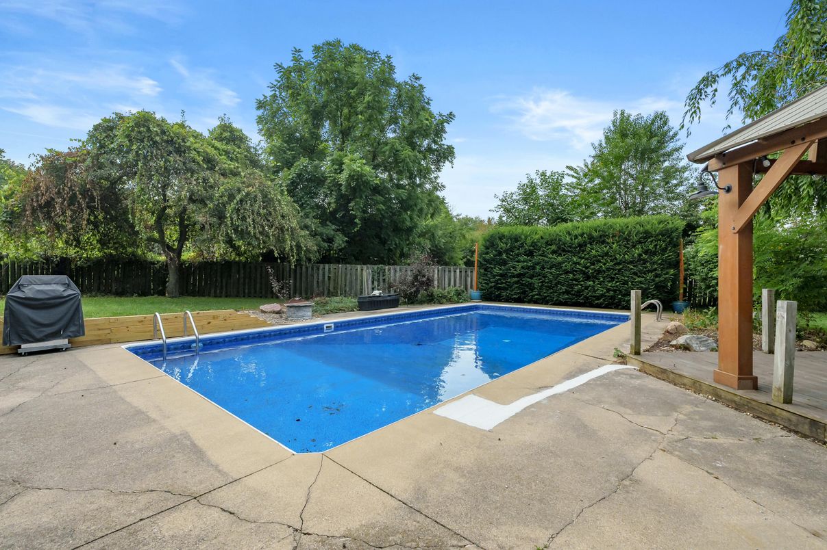 Exterior, Pool