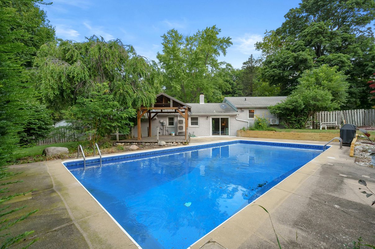 Exterior, Pool