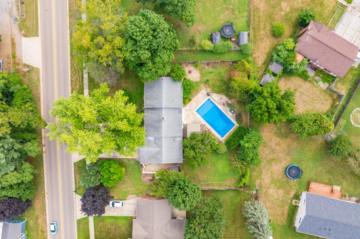 Exterior, Drone