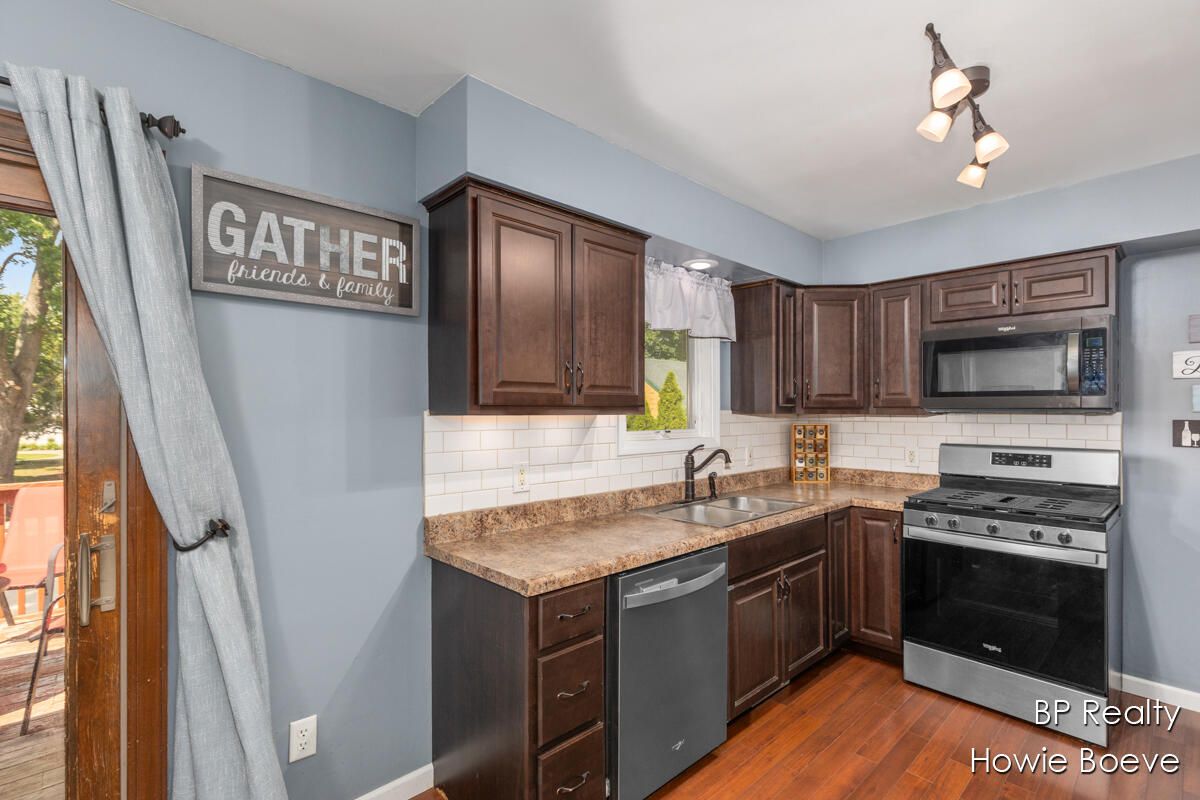 Interior, Kitchen, Stainless Steel Appliances, Wood Texture Flooring