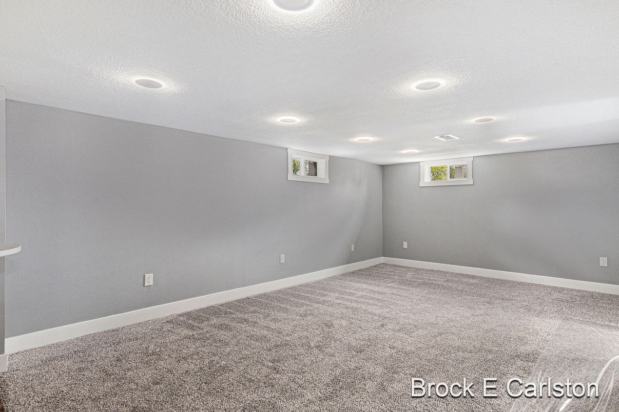 Empty room, Interior, Recessed Lighting