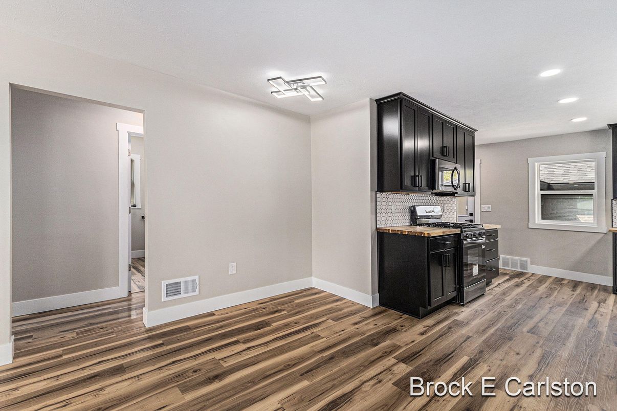 Interior, Kitchen, Recessed Lighting, Wood Texture Flooring
