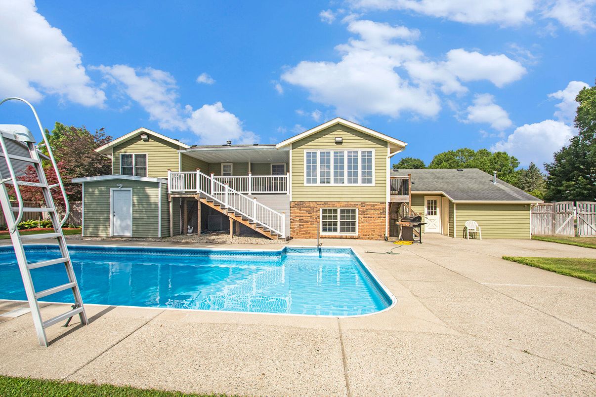 Exterior, Pool